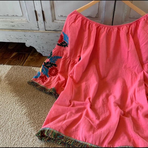 💕💋🔥ON/off Shoulder Embroidered Dress💕 - Picture 3 of 4